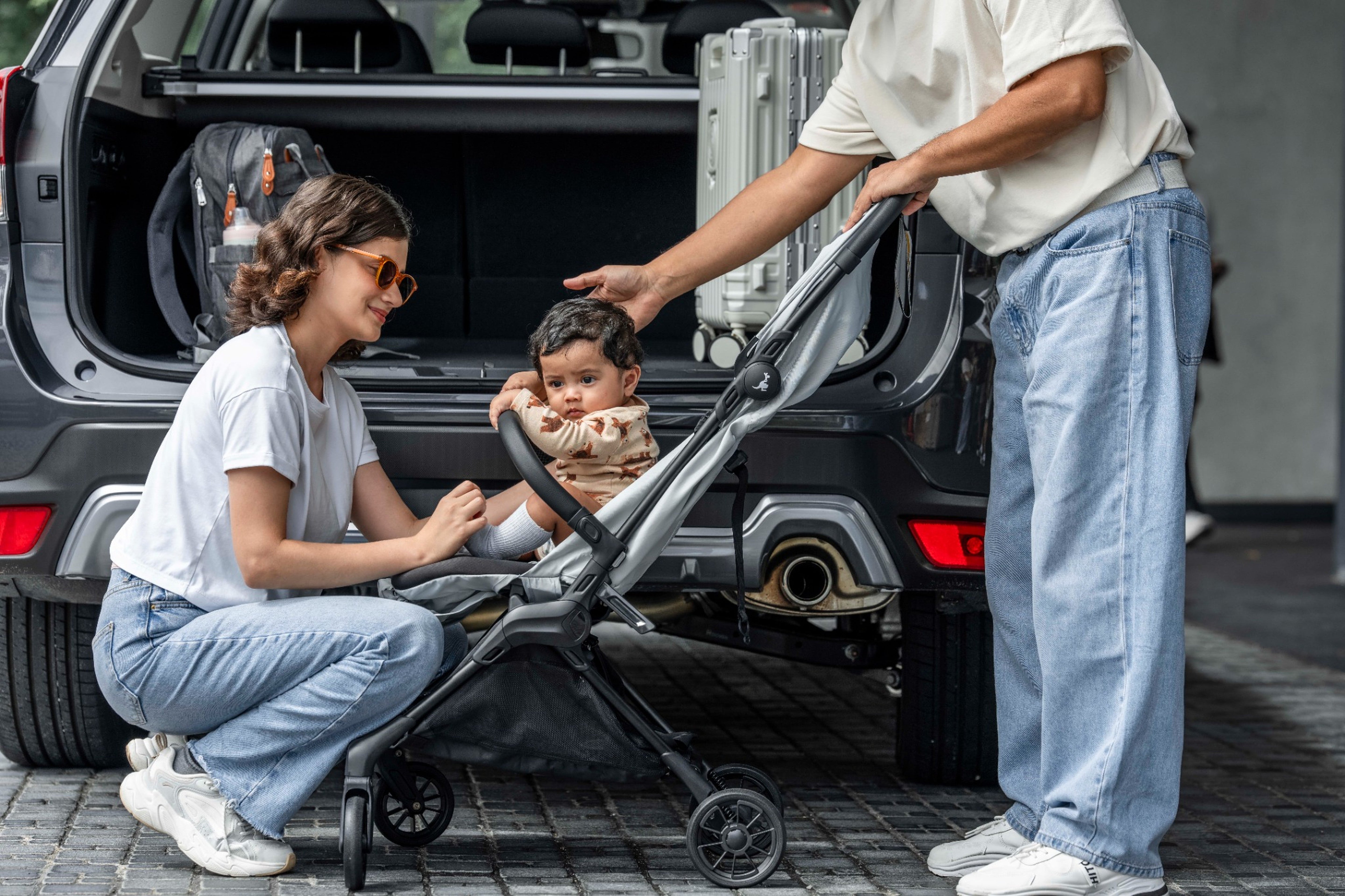 Why a Lightweight Stroller is a Game-Changer for City Parents