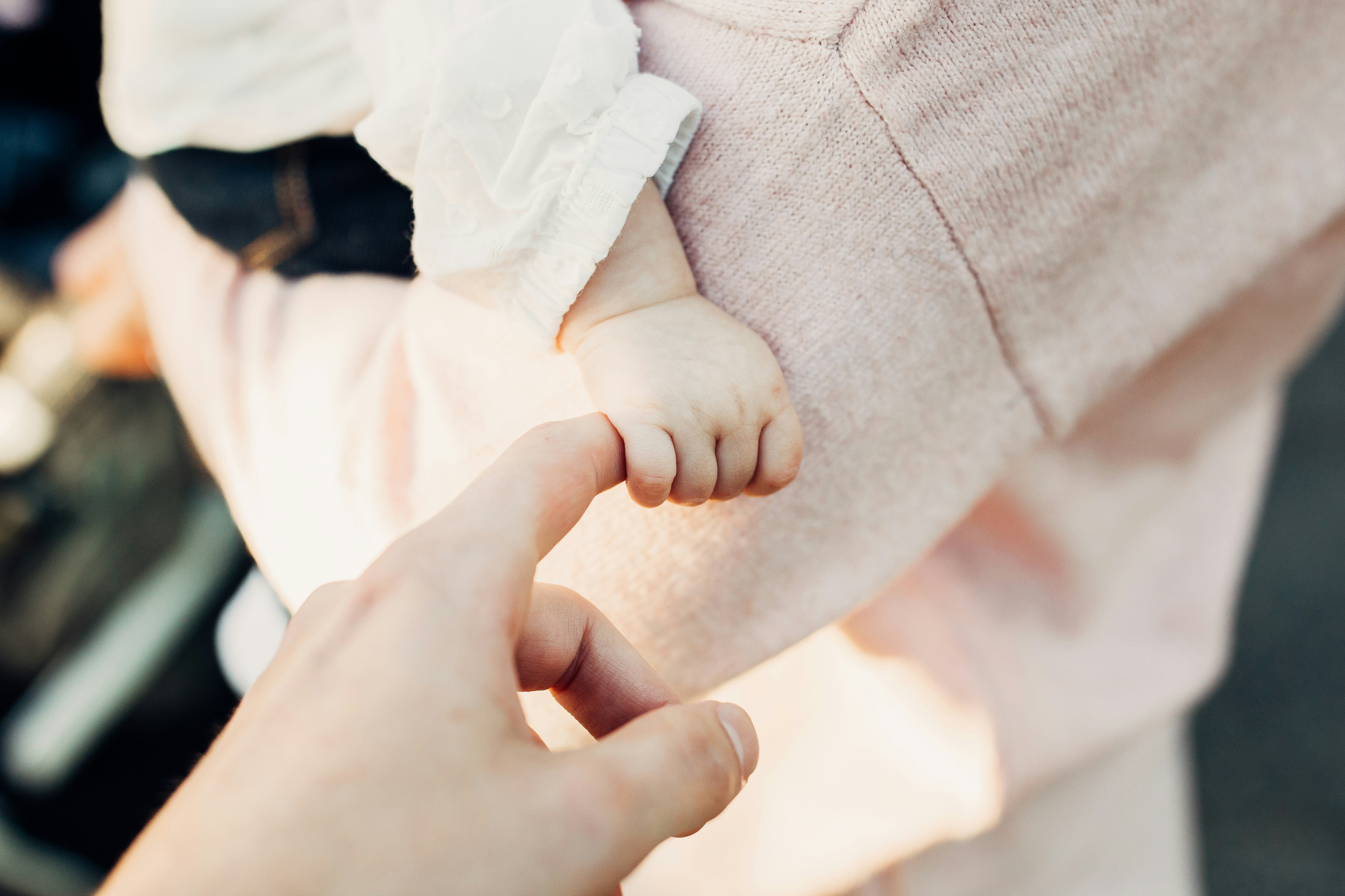 Baby Wrap Carrier vs. Sling: Which is Best for You?