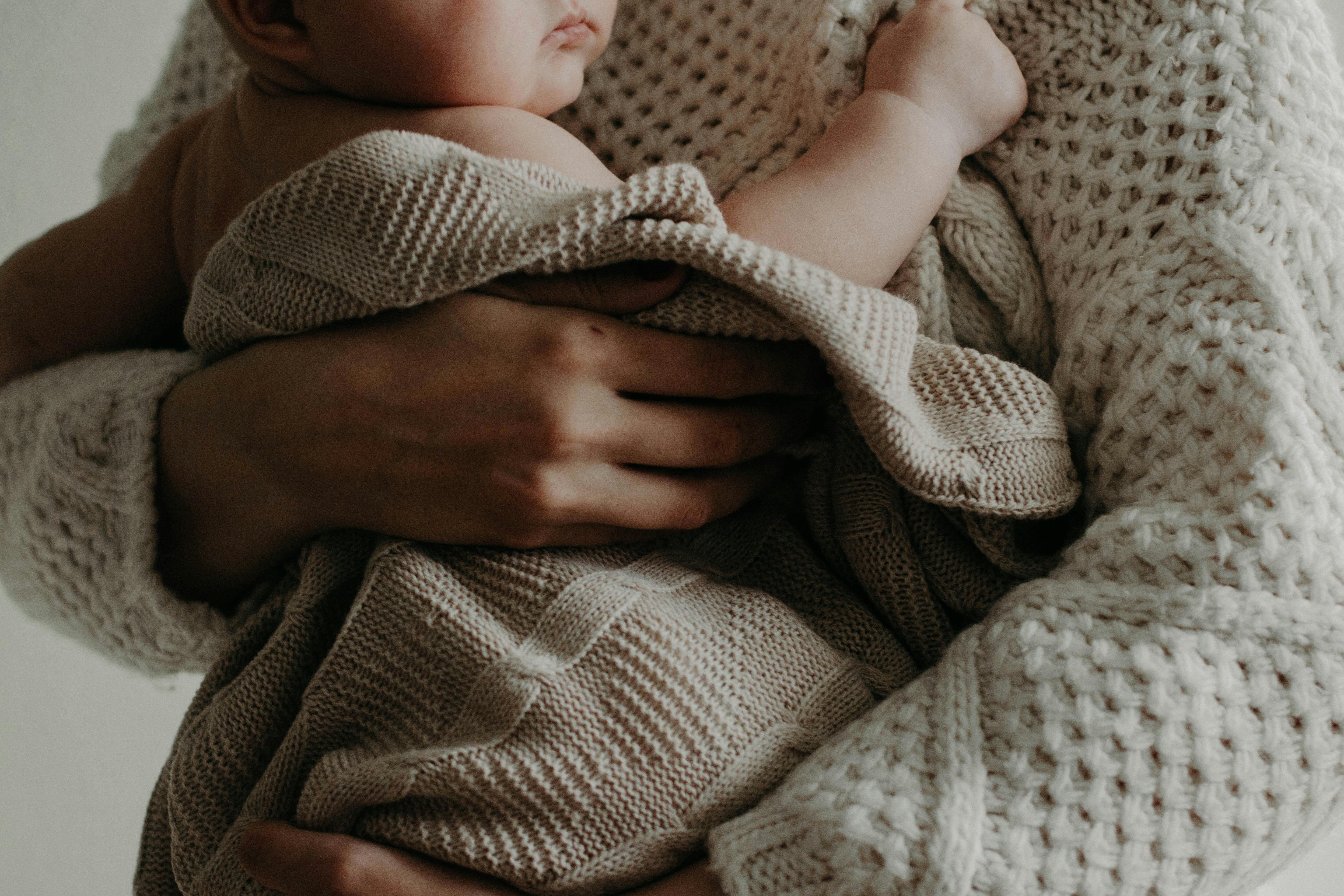 How to Choose the Best Nursing Cover for Your Baby - babbleroo